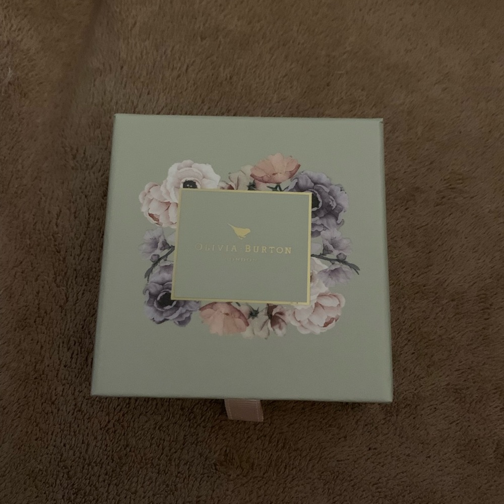 NWOT Olivia Burton London Necklace